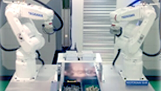 部品供給するプレキシブルロボット